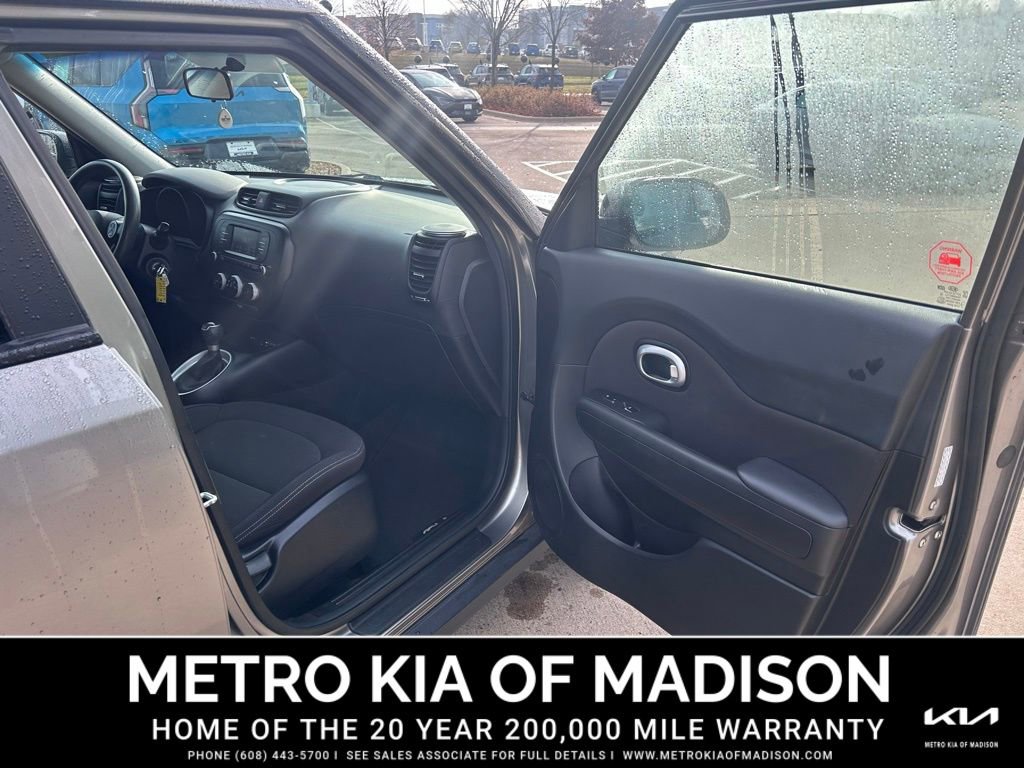 Used 2017 Kia Soul Base image 28