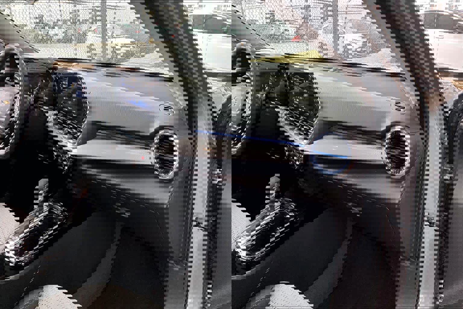 Certified 2025 Chevrolet Trax LT image 18