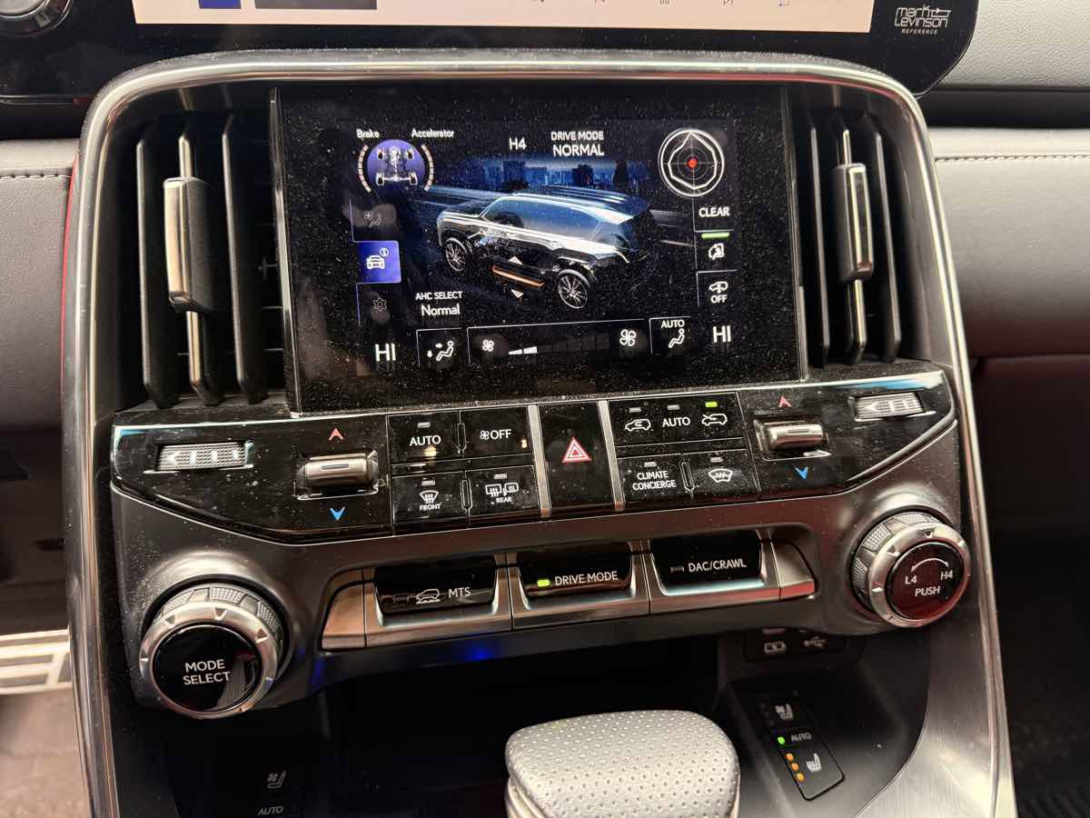 Used 2023 Lexus LX 600 F Sport image 13