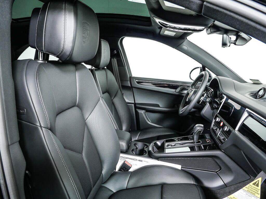 Certified 2026 Porsche Macan Turbo AWD/4WD image 24