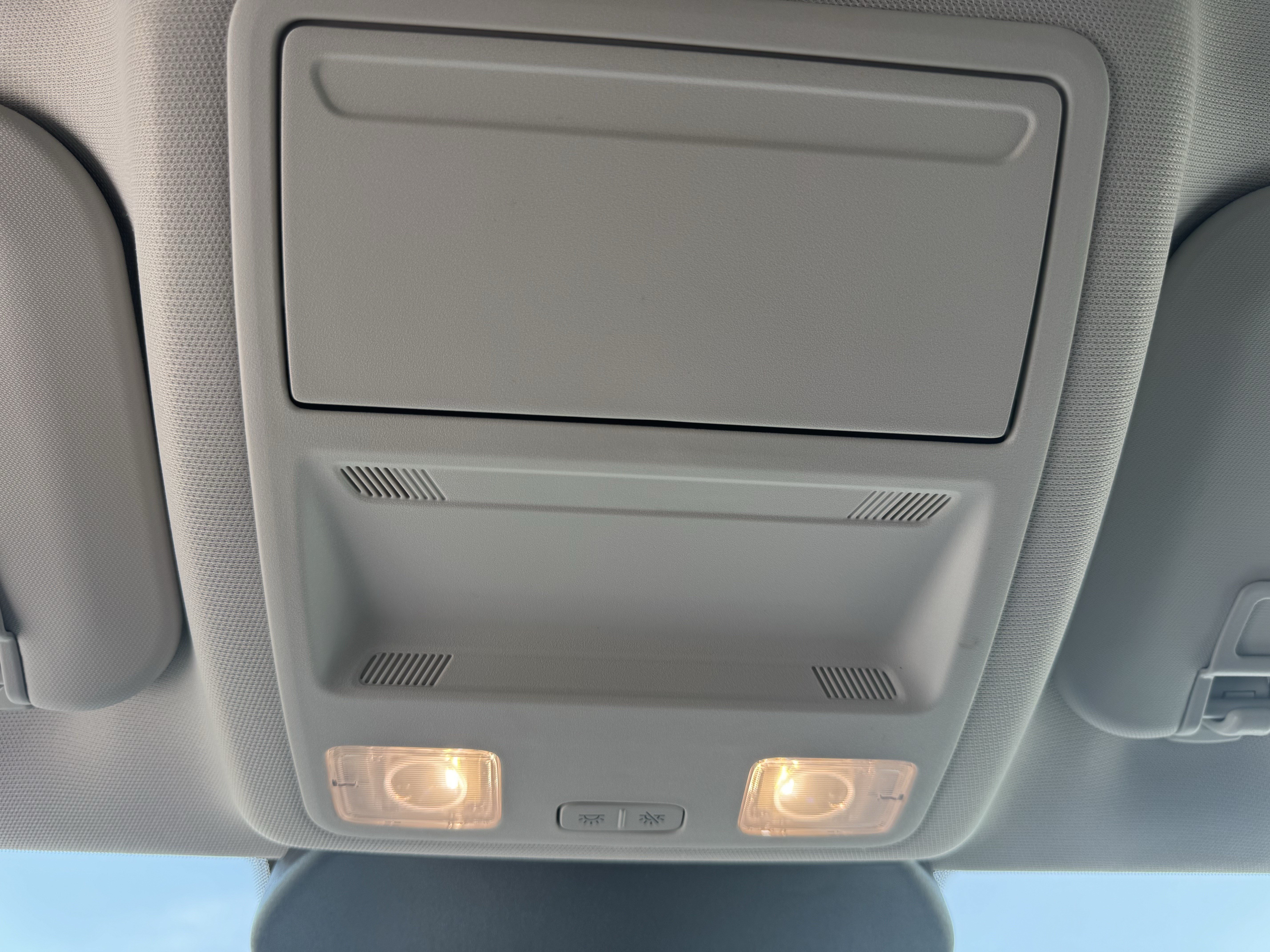 Used 2025 Ford Escape SE w/ PHEV Premium Package FWD image 32