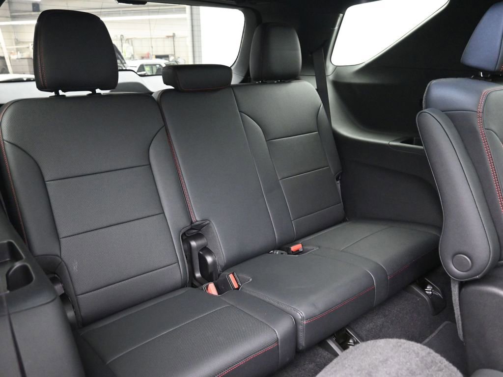 Used 2024 Chevrolet Traverse RS image 10