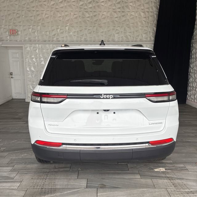 Used 2024 Jeep Grand Cherokee Laredo X w/ Trailer Tow Package AWD/4WD image 4