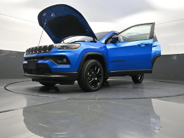 New 2026 Jeep Compass Latitude AWD/4WD image 32