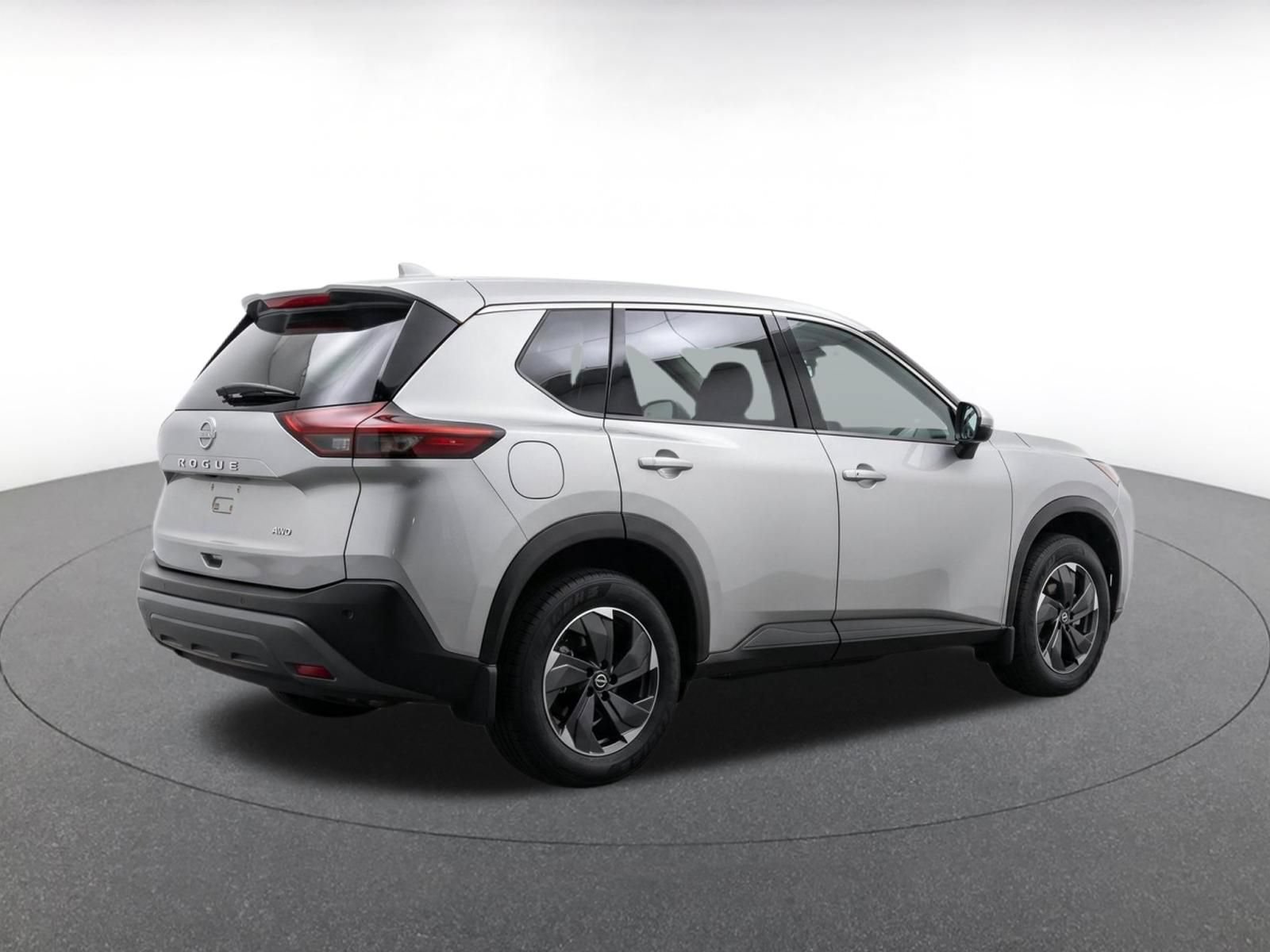 Used 2025 Nissan Rogue SV AWD/4WD image 8