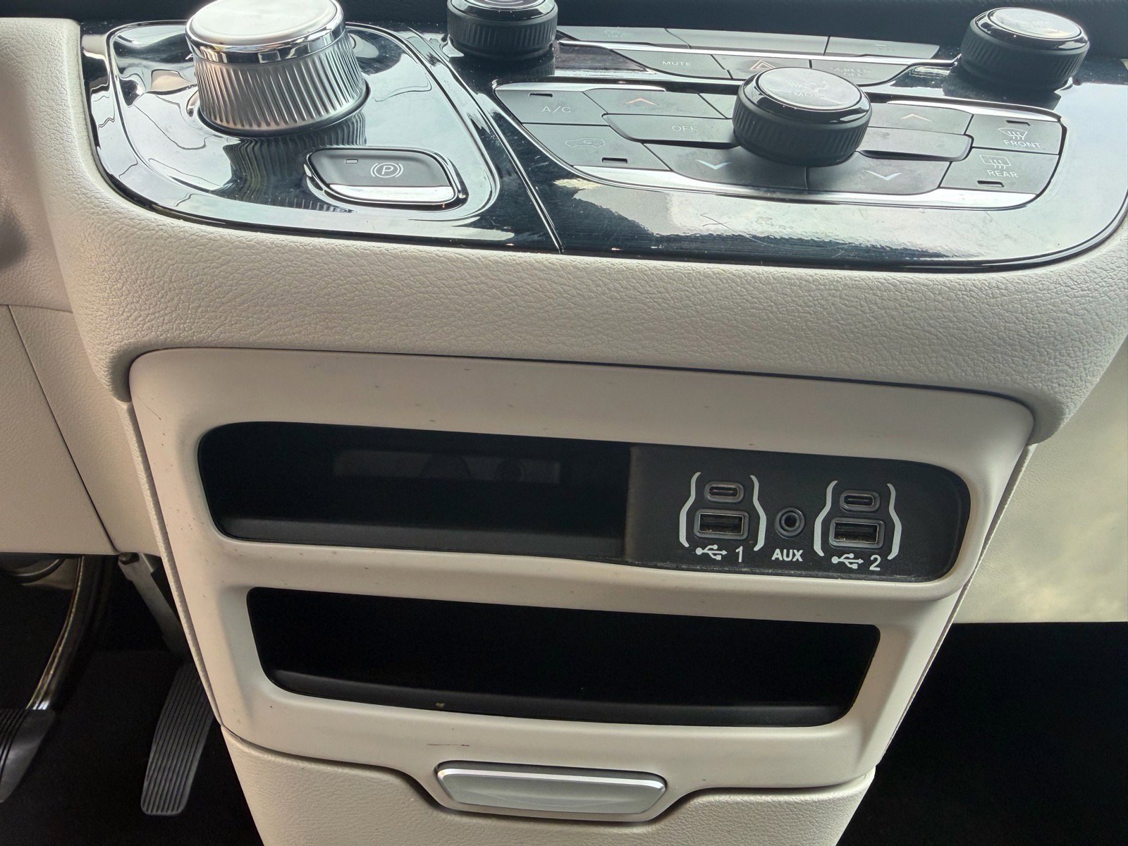 Used 2023 Chrysler Voyager LX FWD image 38