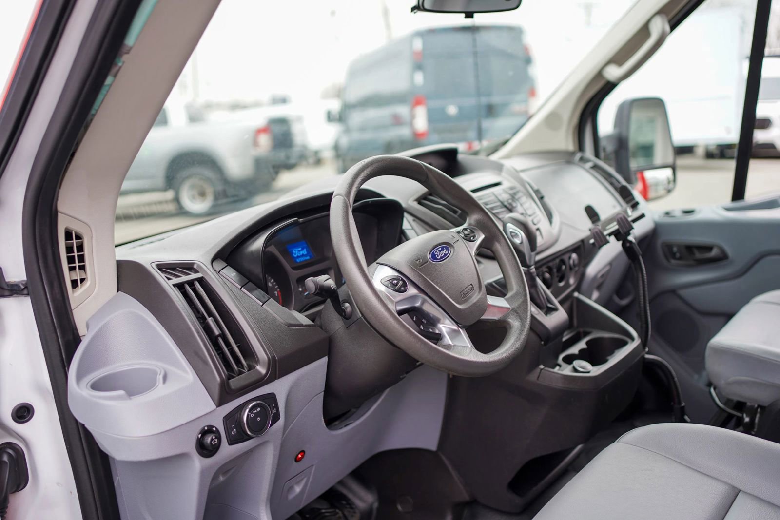 Used 2018 Ford Transit 350 138 DRW image 3