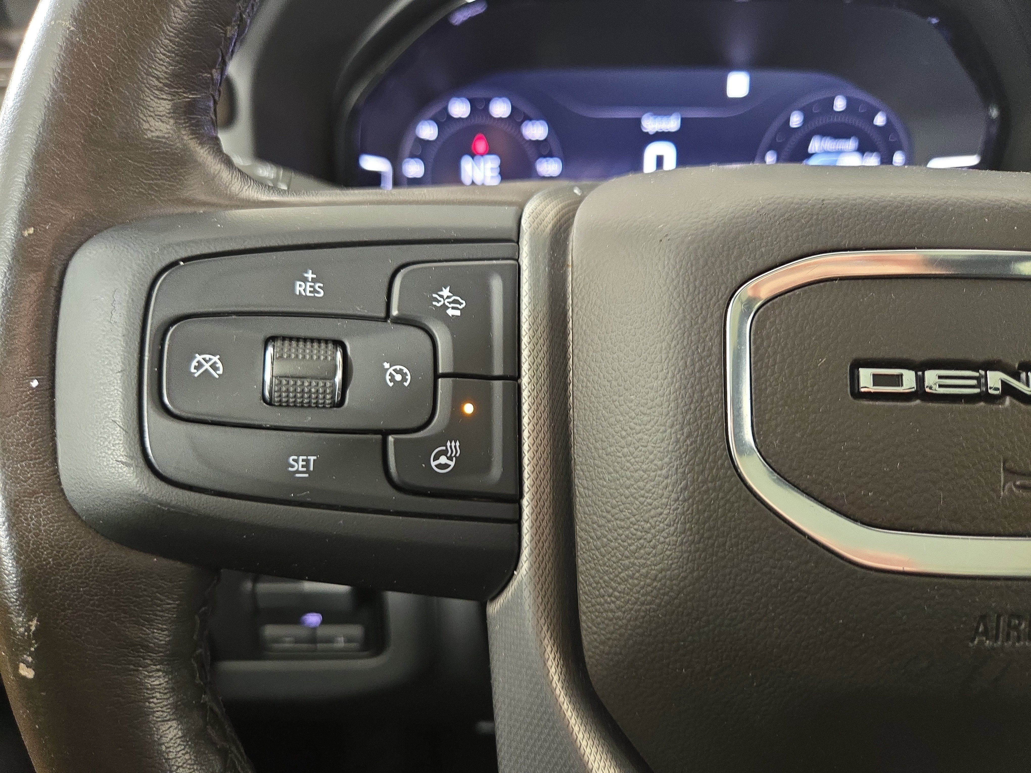 Used 2022 GMC Yukon XL Denali w/ Denali Premium Package image 16