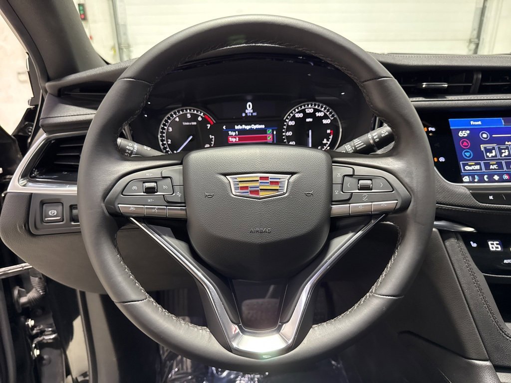 Used 2023 Cadillac XT6 Luxury image 21