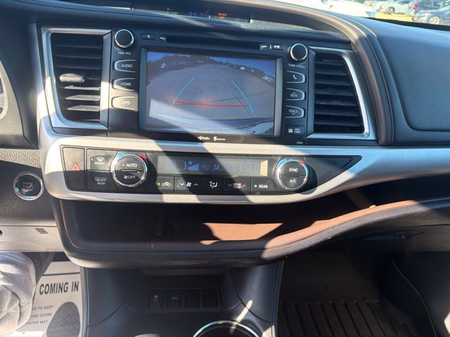 Used 2014 Toyota Highlander XLE FWD image 16