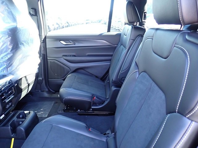 New 2025 Jeep Grand Cherokee L Altitude image 13