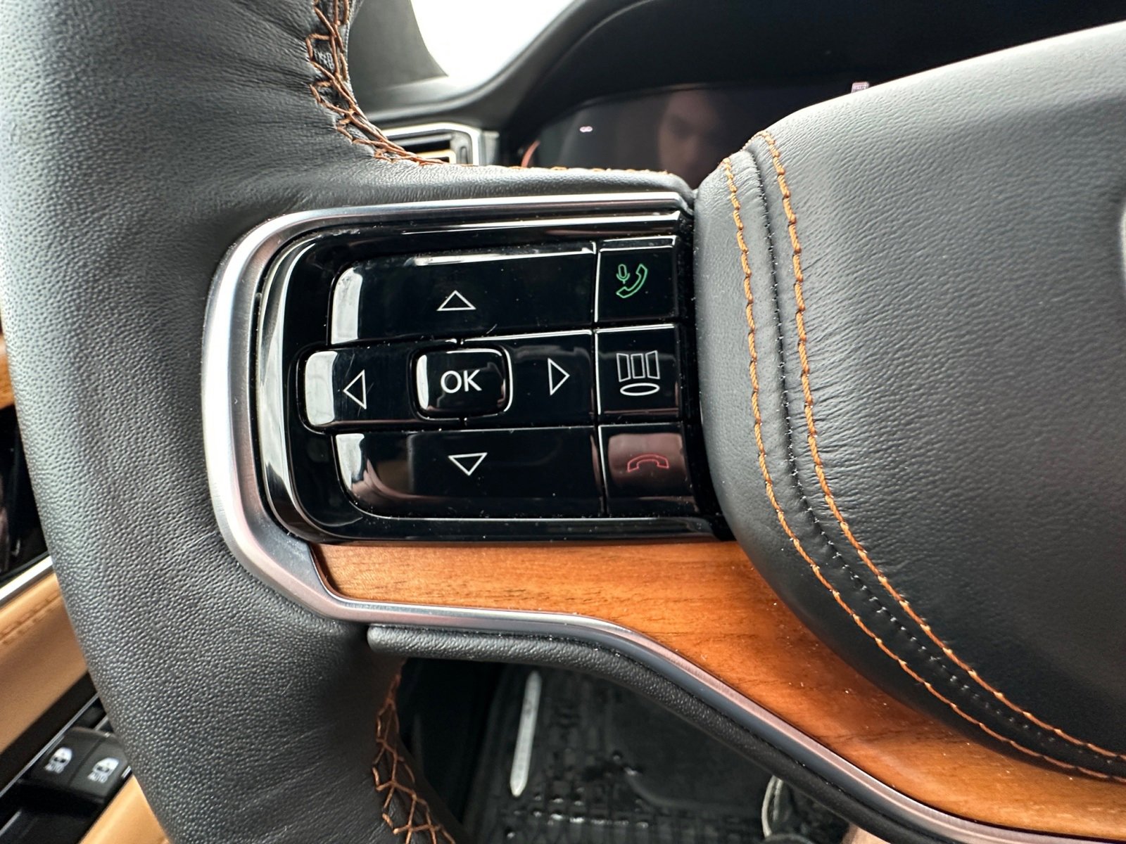 Used 2024 Jeep Grand Wagoneer L Series III w/ Rear Seat Video Group 1 image 23