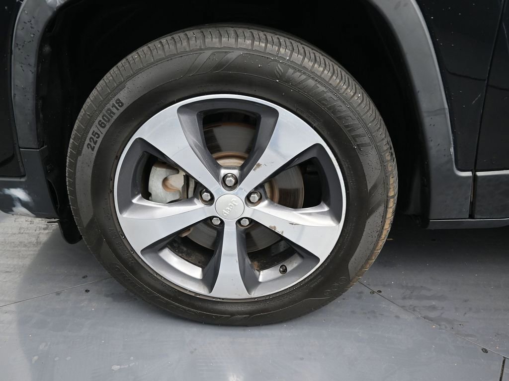 Used 2019 Jeep Cherokee Limited w/ Luxury Group image 9