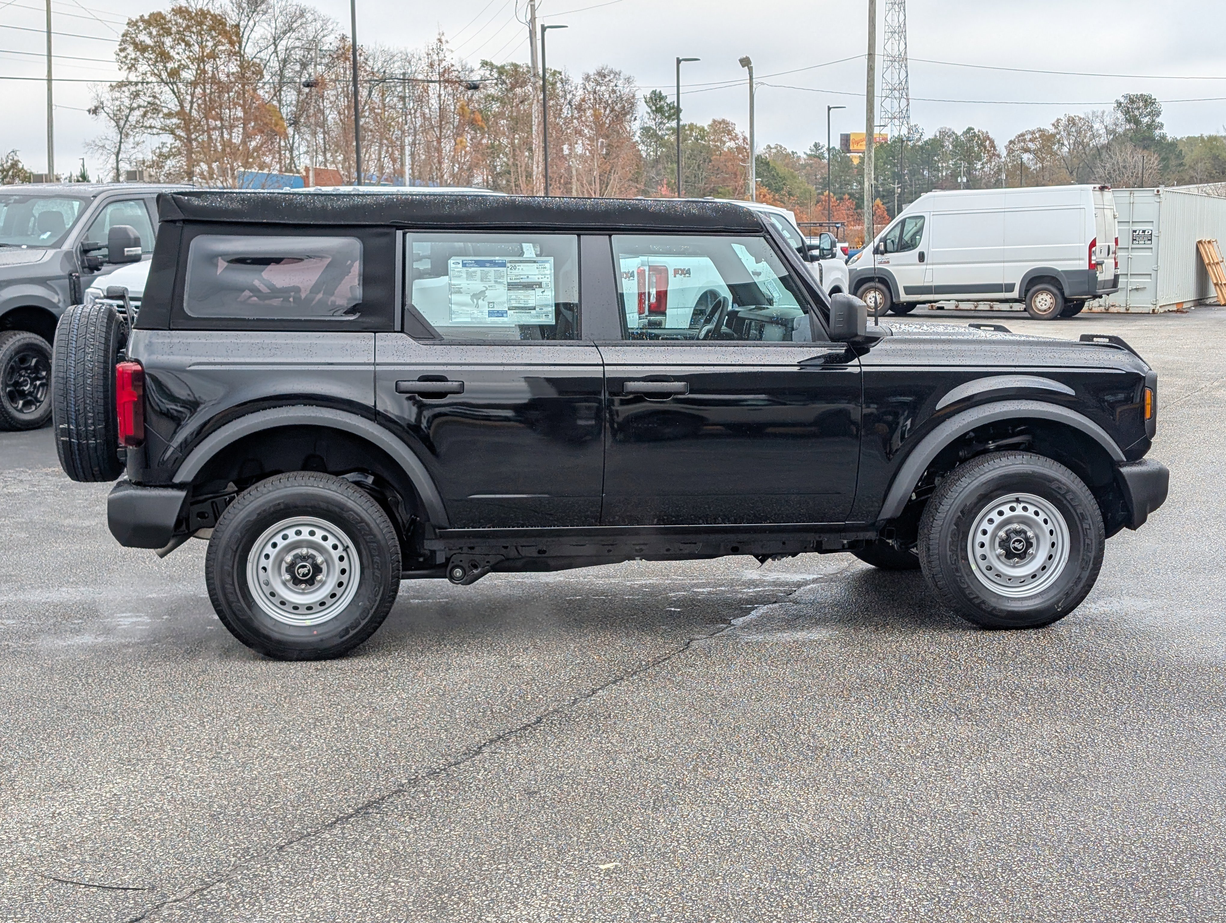 New 2025 Ford Bronco 4-Door image 8