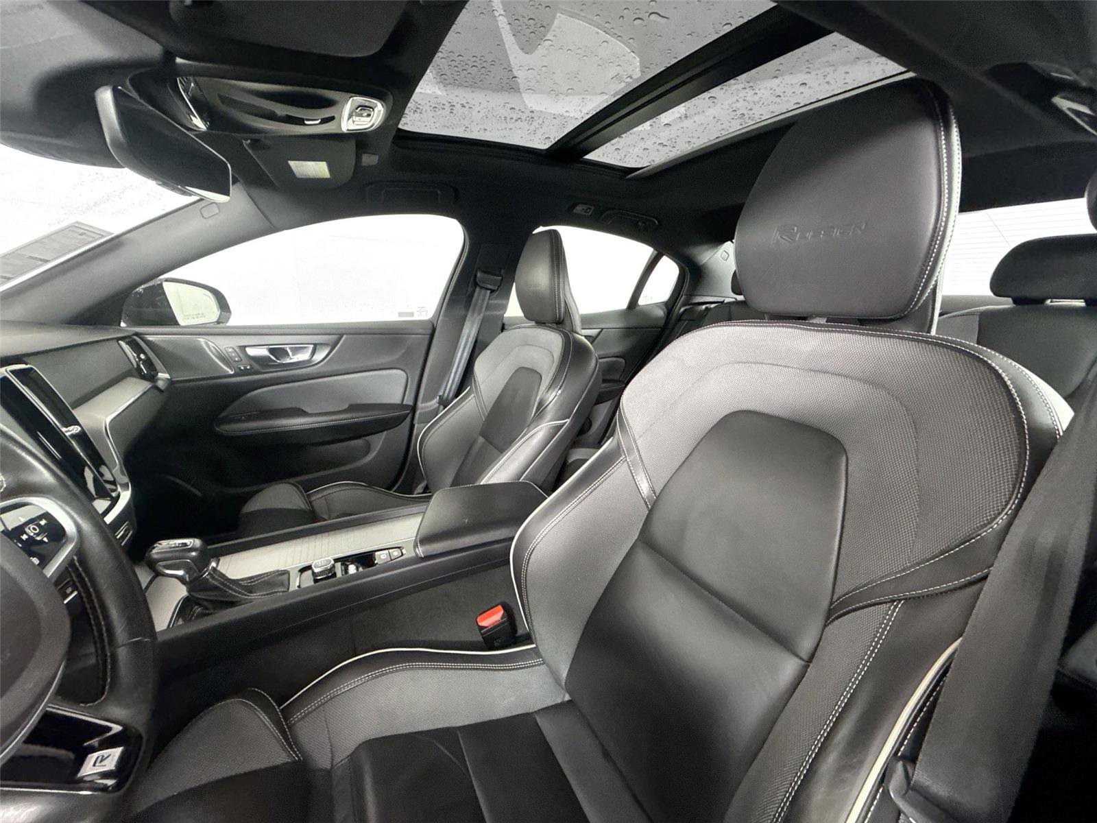 Used 2019 Volvo S60 T5 R-Design image 3