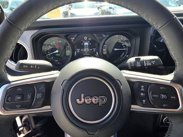 Used 2025 Jeep Wrangler Unlimited Sahara AWD/4WD image 27
