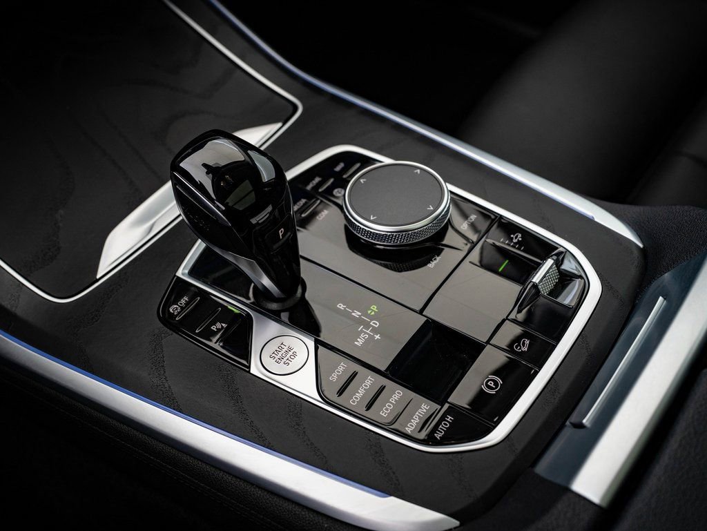 Used 2022 BMW X7 xDrive40i w/ Premium Package AWD/4WD image 31