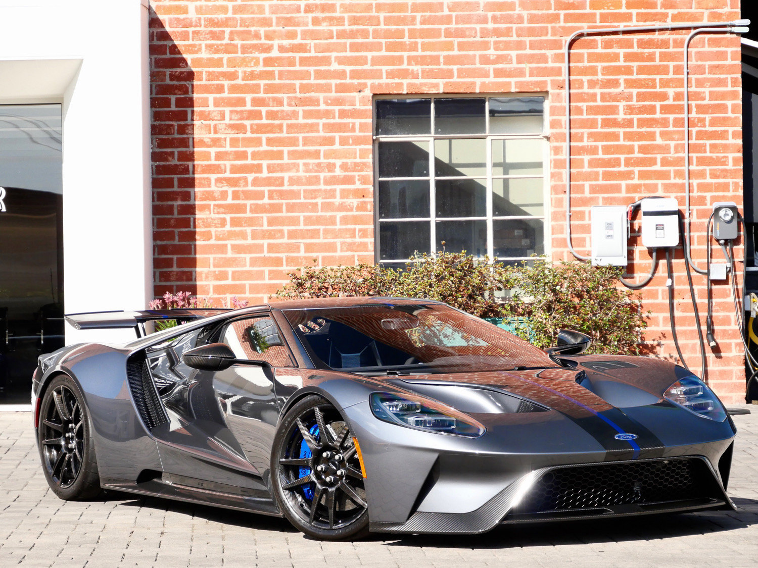 Used 2020 Ford GT Carbon Series RWD image 1