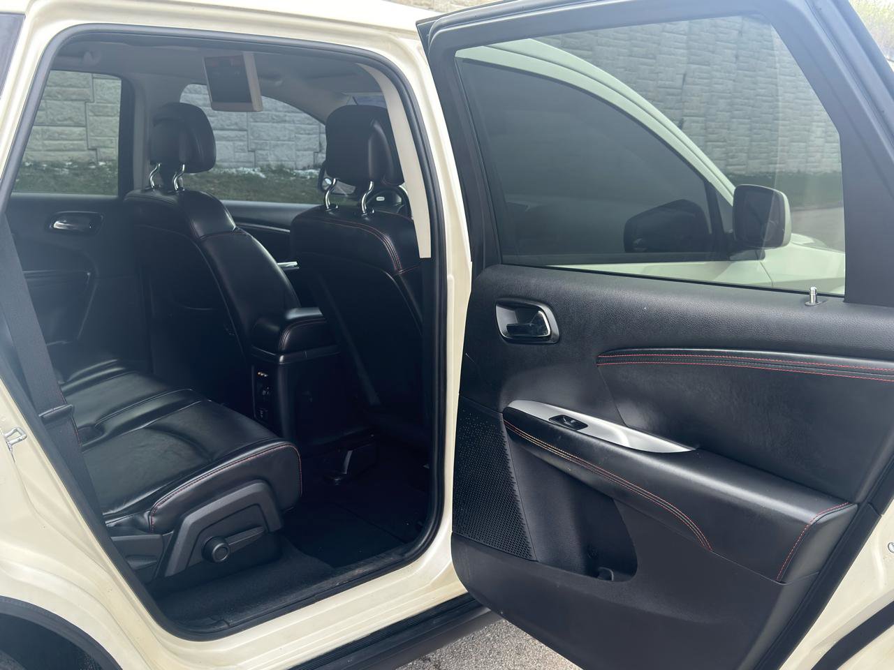 Used 2012 Dodge Journey R/T w/ Flexible Seating Group image 32