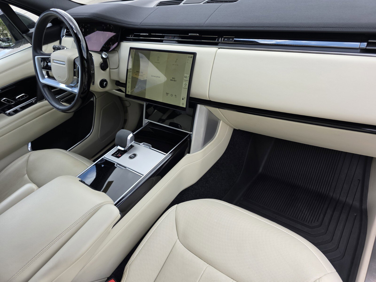 Certified 2024 Land Rover Range Rover SE AWD/4WD image 27