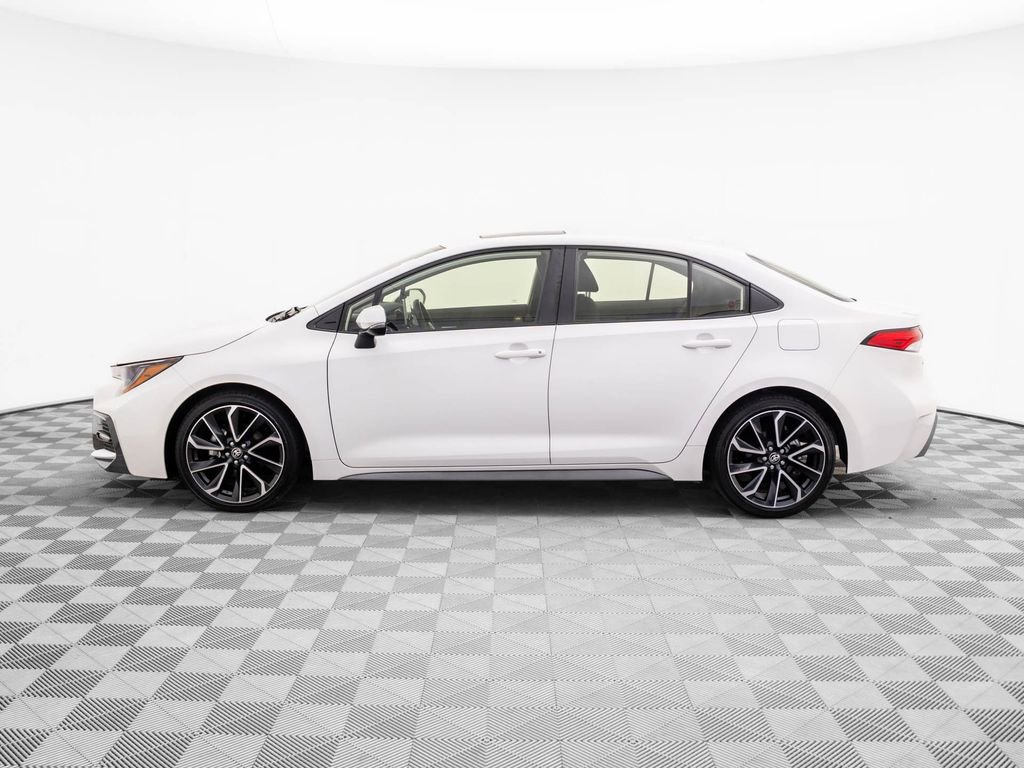 Used 2020 Toyota Corolla SE w/ SE Premium Package image 2