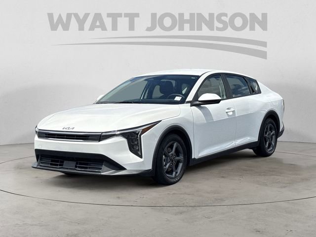 Used 2025 Kia K4 FWD image 1