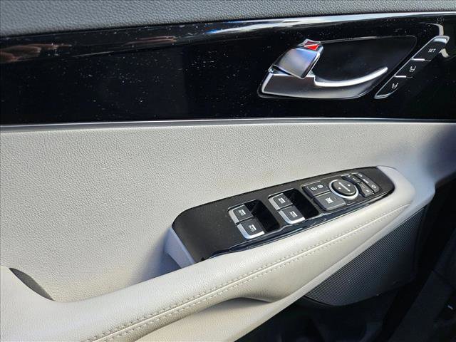 Used 2017 Kia Sorento SX image 5