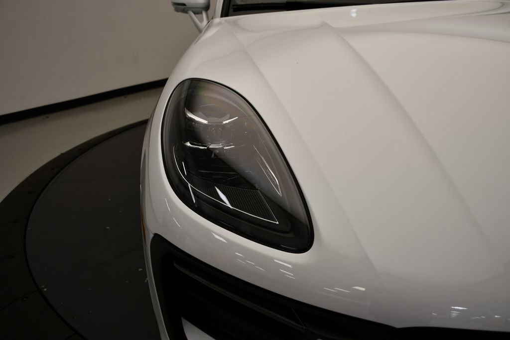 Used 2026 Porsche Macan AWD/4WD image 14