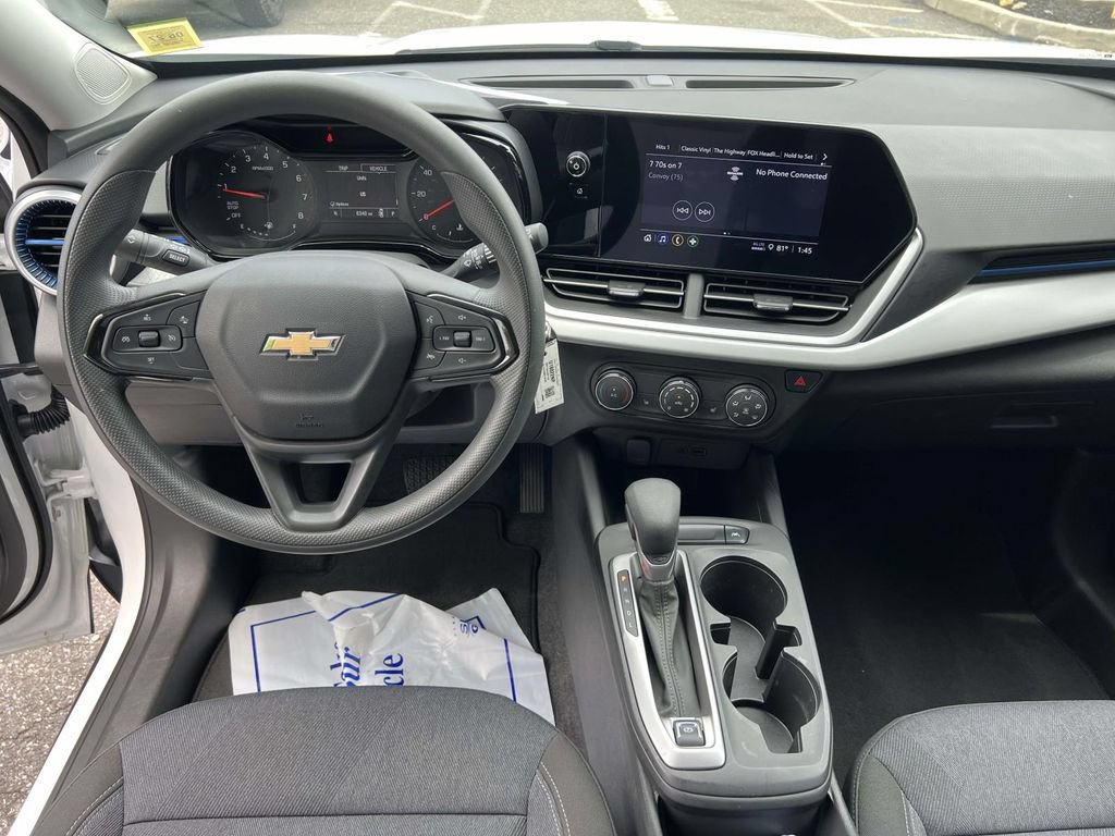 Used 2024 Chevrolet Trax LS w/ LS Convenience Package FWD image 12