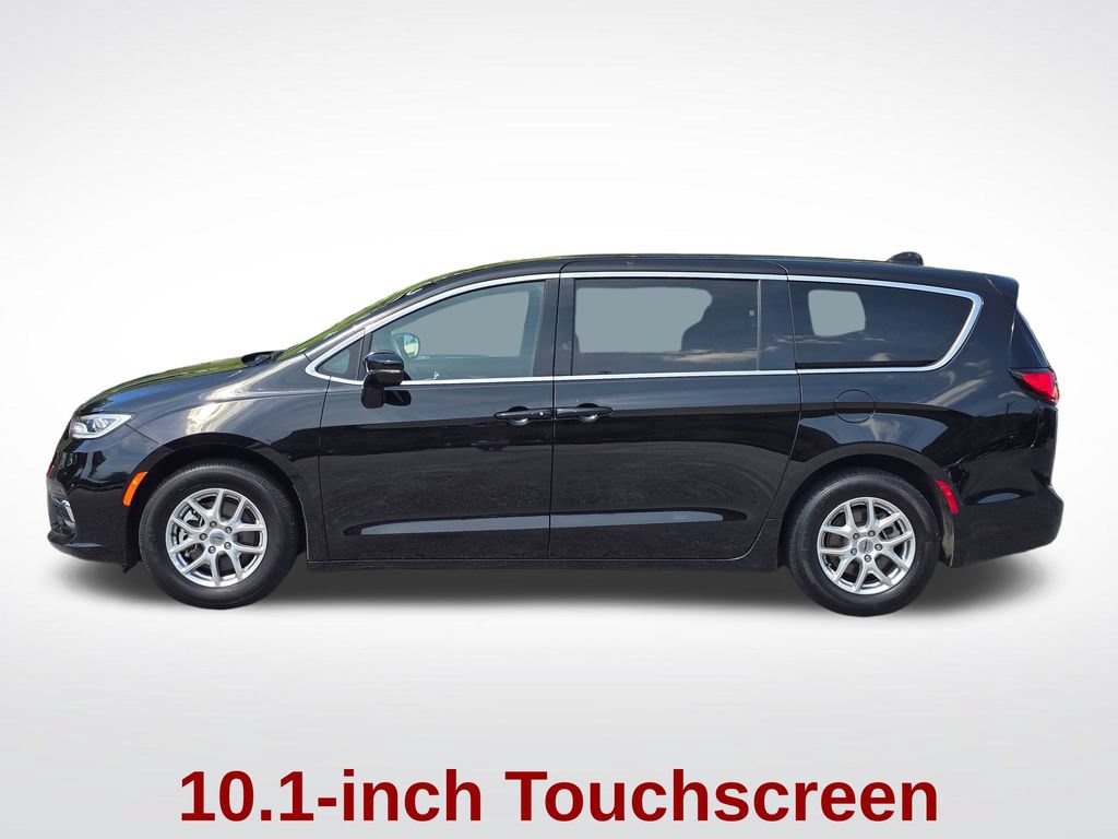 Used 2025 Chrysler Pacifica Select FWD image 16