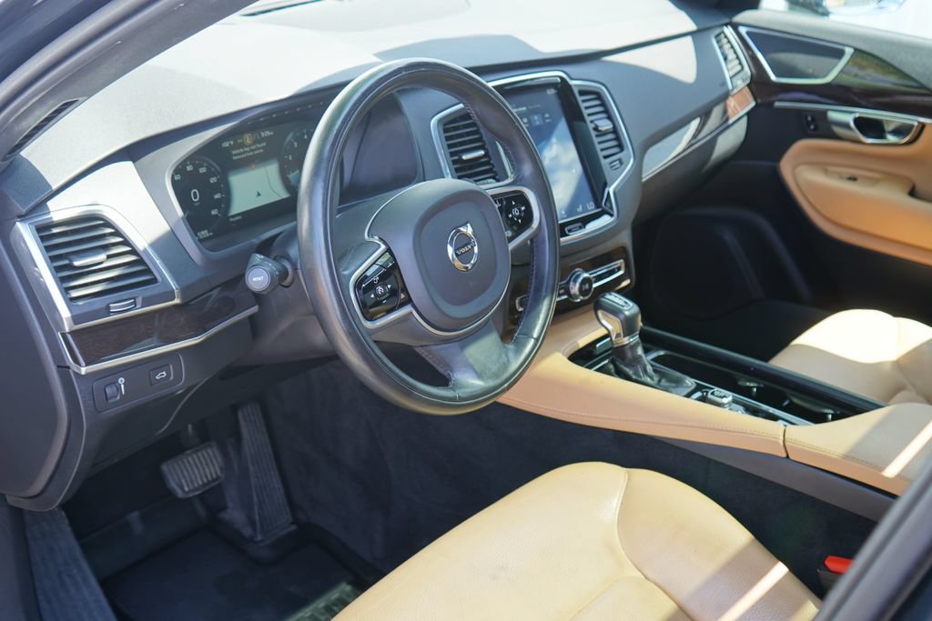 Used 2019 Volvo XC90 T6 Momentum w/ Protection Package Premier AWD/4WD image 12