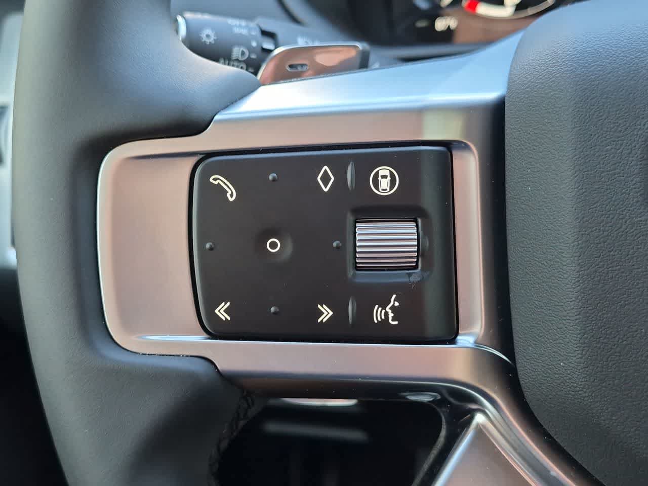 Certified 2025 Land Rover Discovery Dynamic SE AWD/4WD image 24