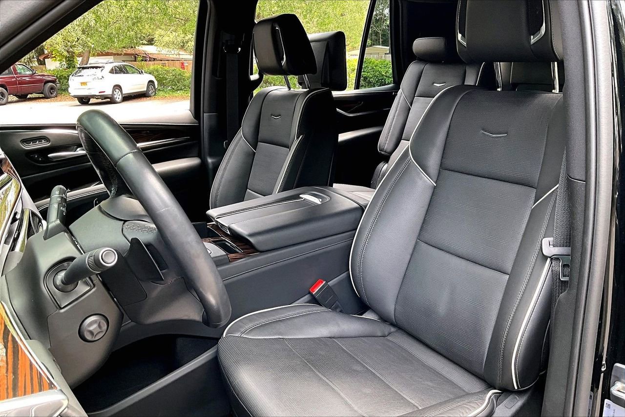 Used 2023 Cadillac Escalade Premium Luxury w/ LPO, Floor Liner Package AWD/4WD image 18