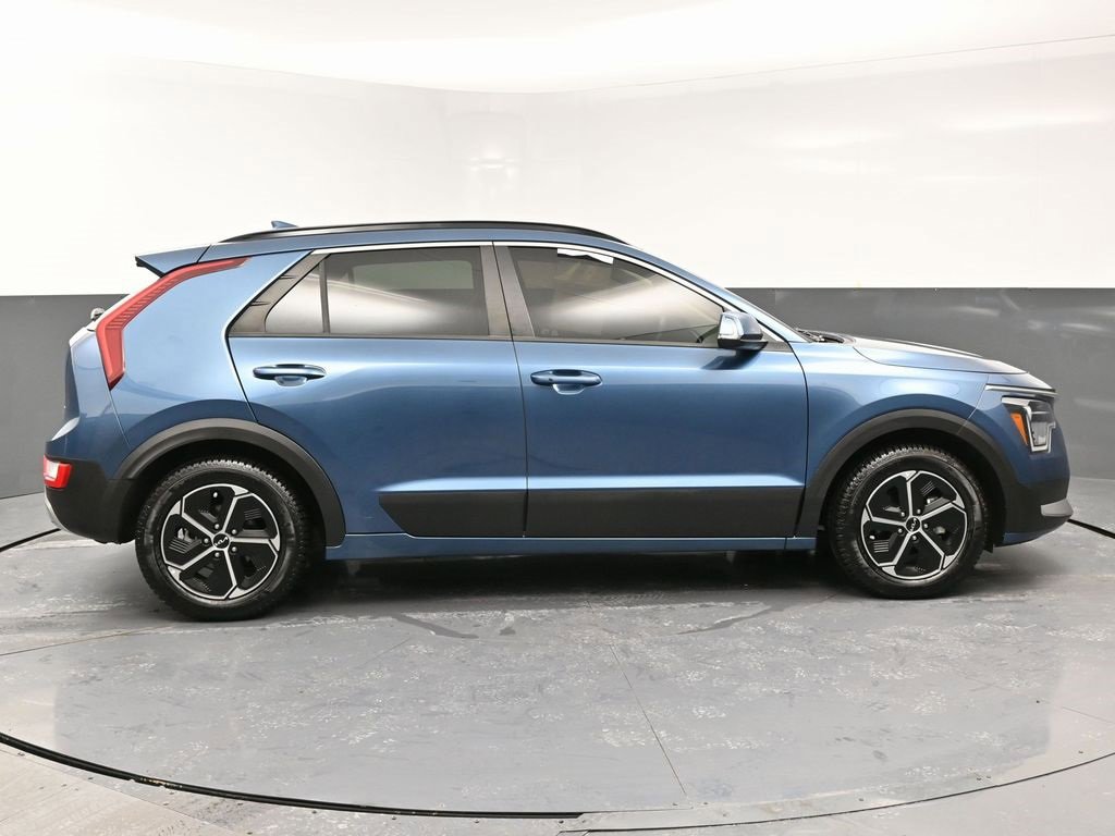 Used 2023 Kia Niro EX image 8