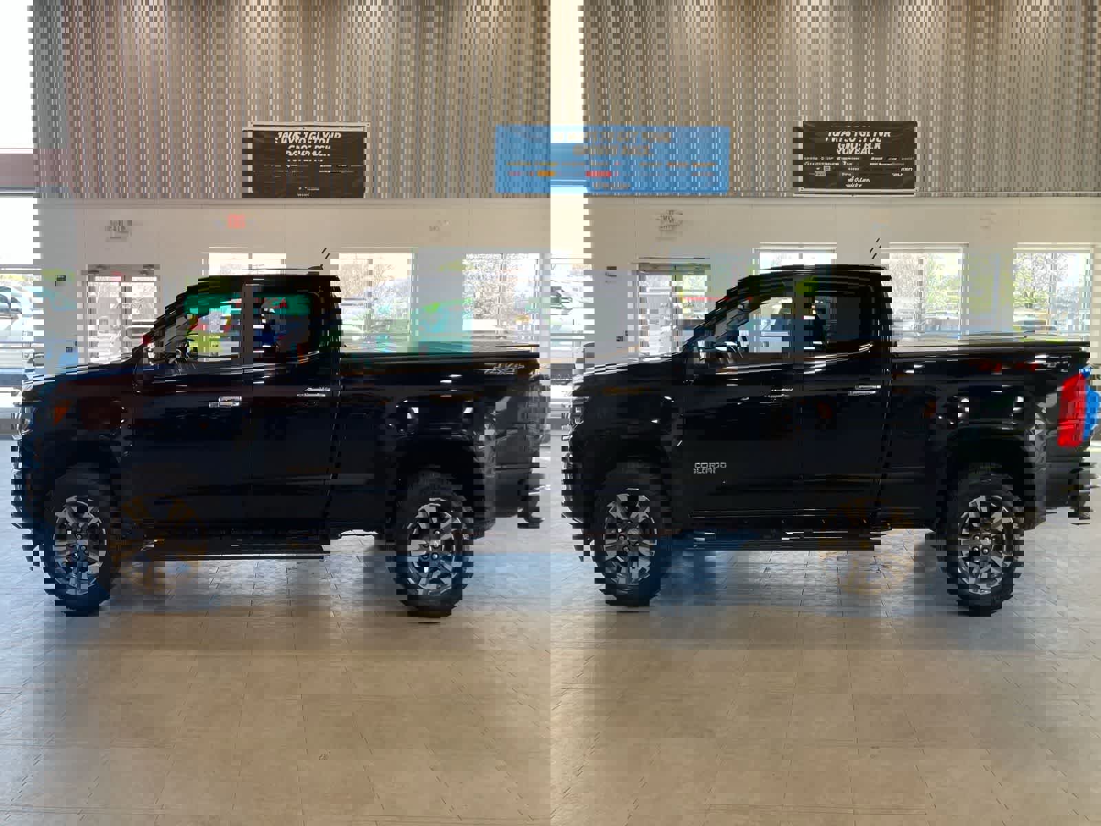 Used 2015 Chevrolet Colorado LT w/ Luxury Package AWD/4WD image 8