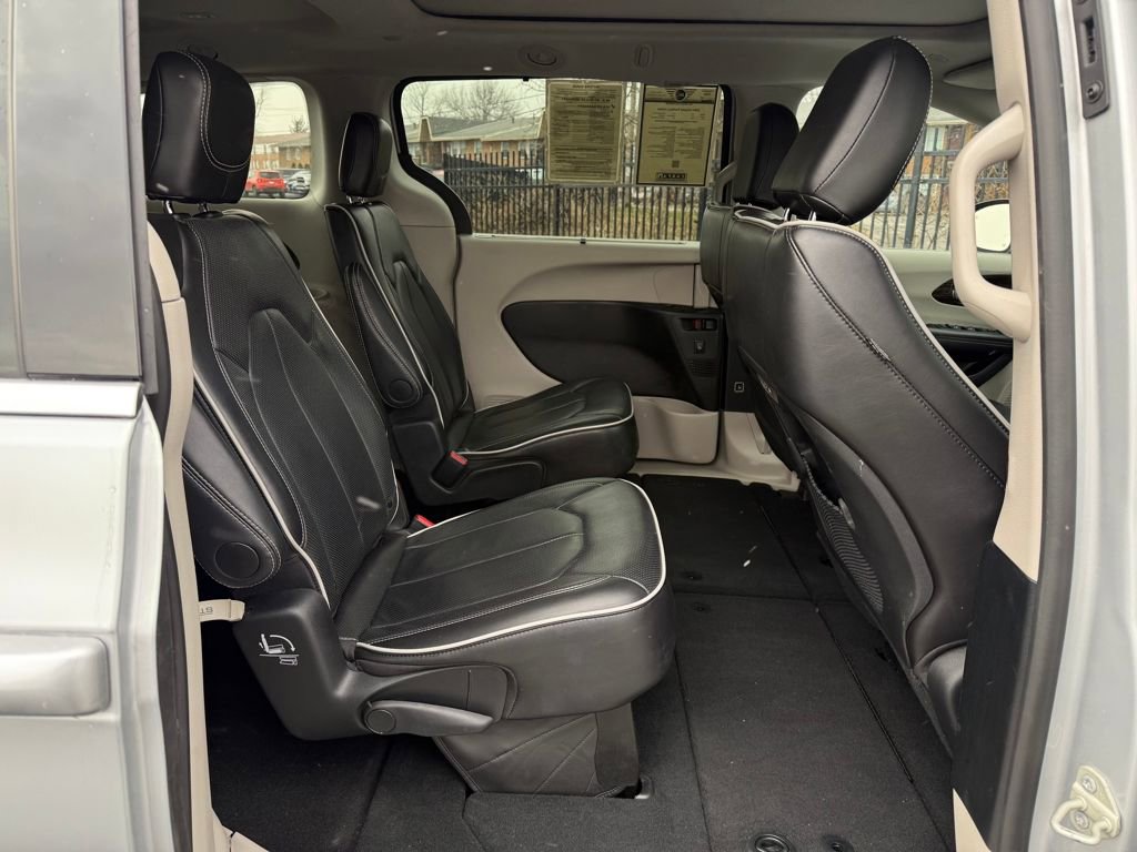 Used 2024 Chrysler Pacifica Limited image 13