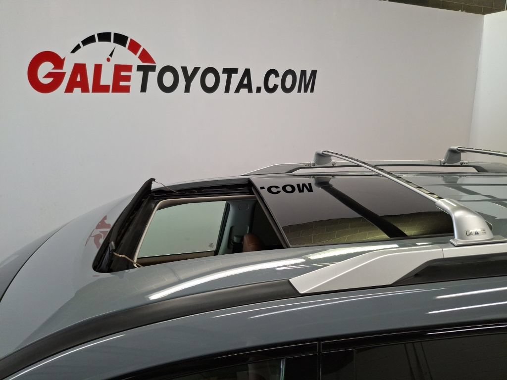 Used 2022 Nissan Pathfinder Platinum w/ Cargo Package AWD/4WD image 8