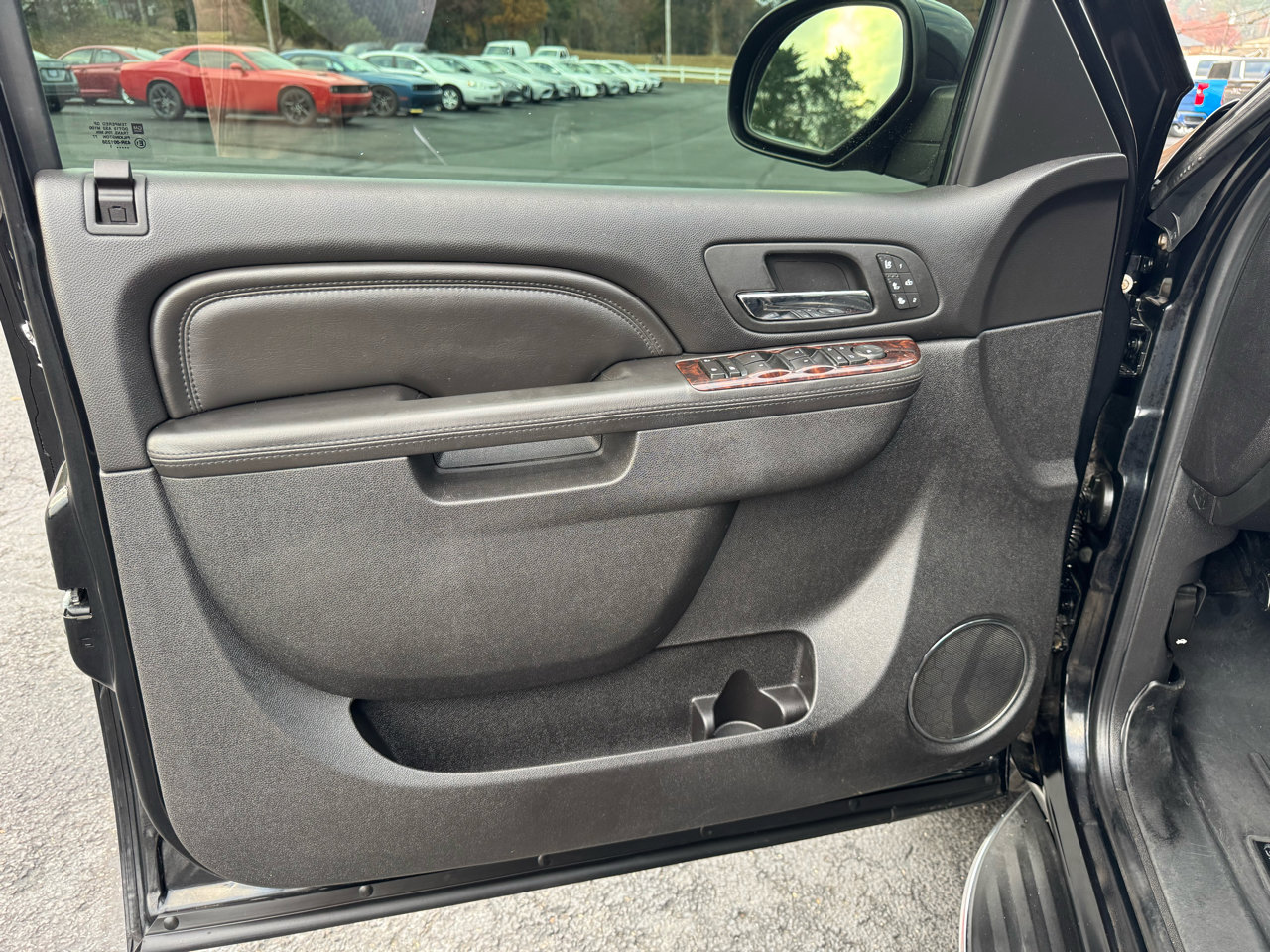 Used 2011 GMC Yukon XL Denali image 13