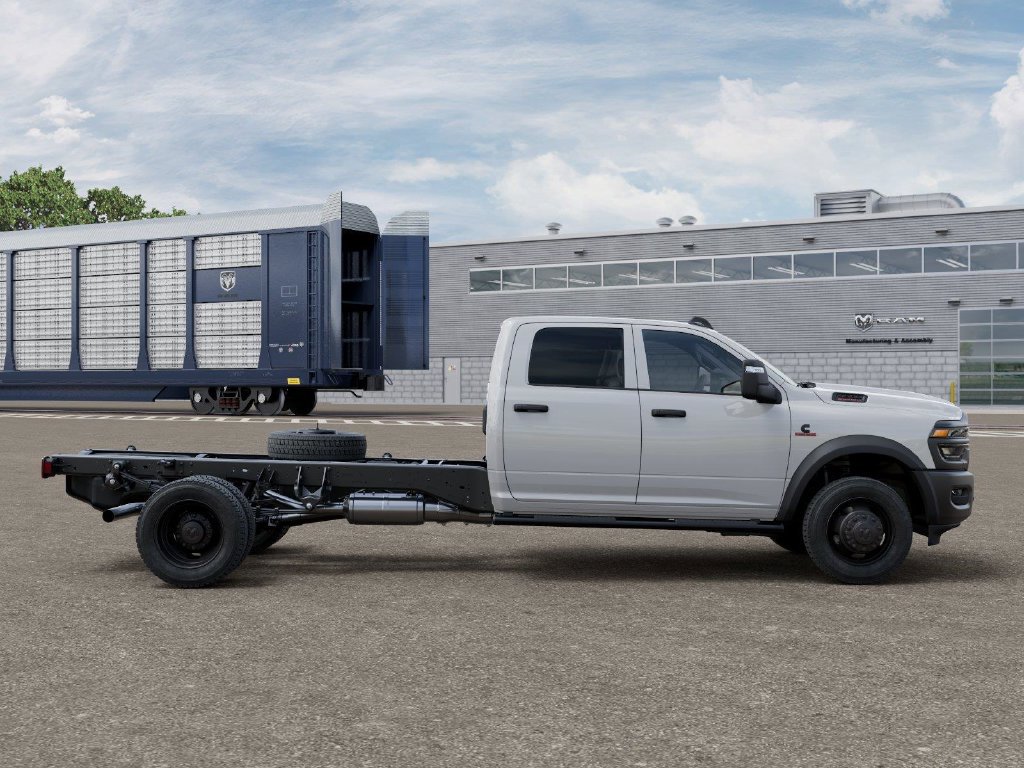 New 2026 RAM 4500 Tradesman AWD/4WD image 25