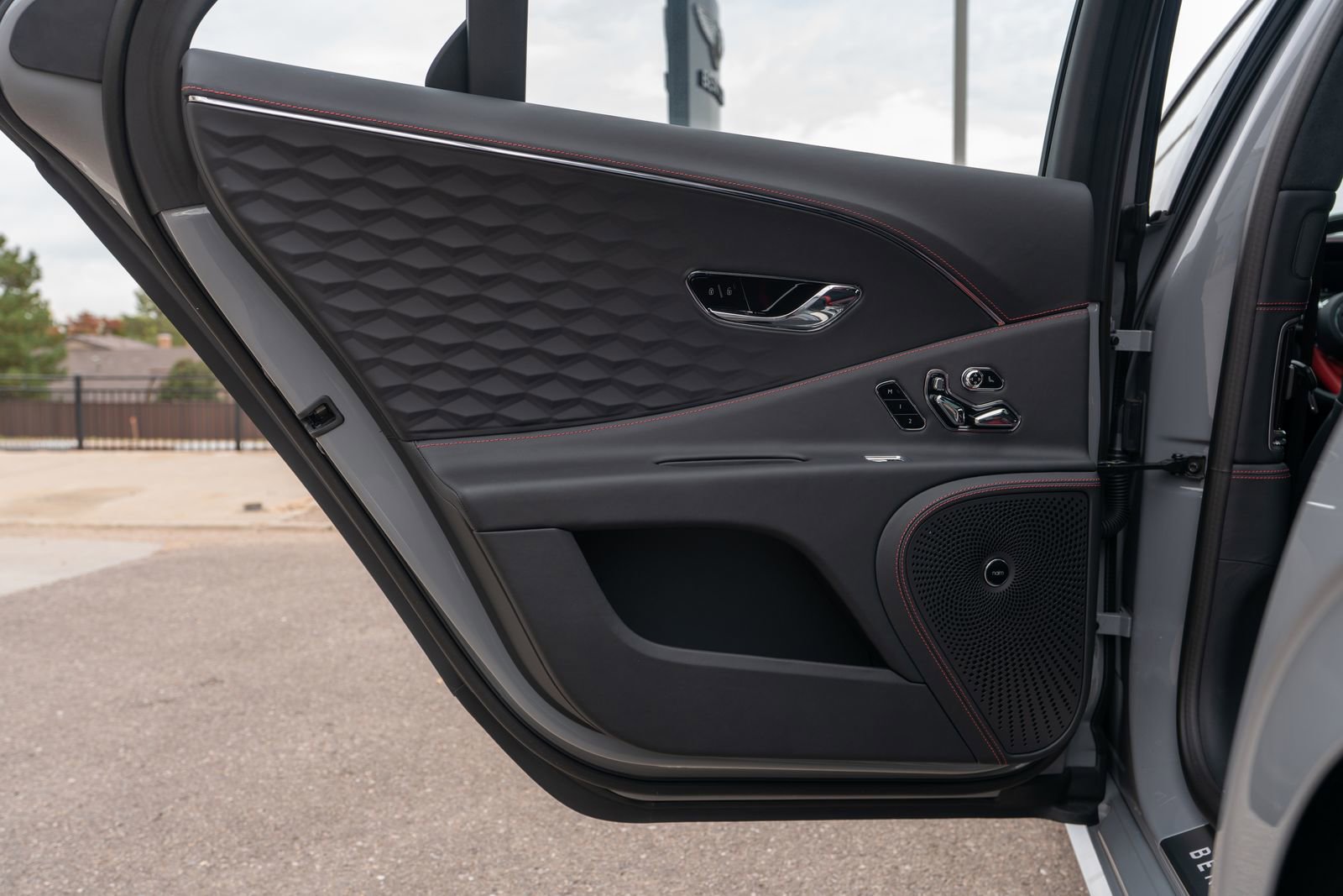 New 2025 Bentley Flying Spur Plug-In Hybrid image 34