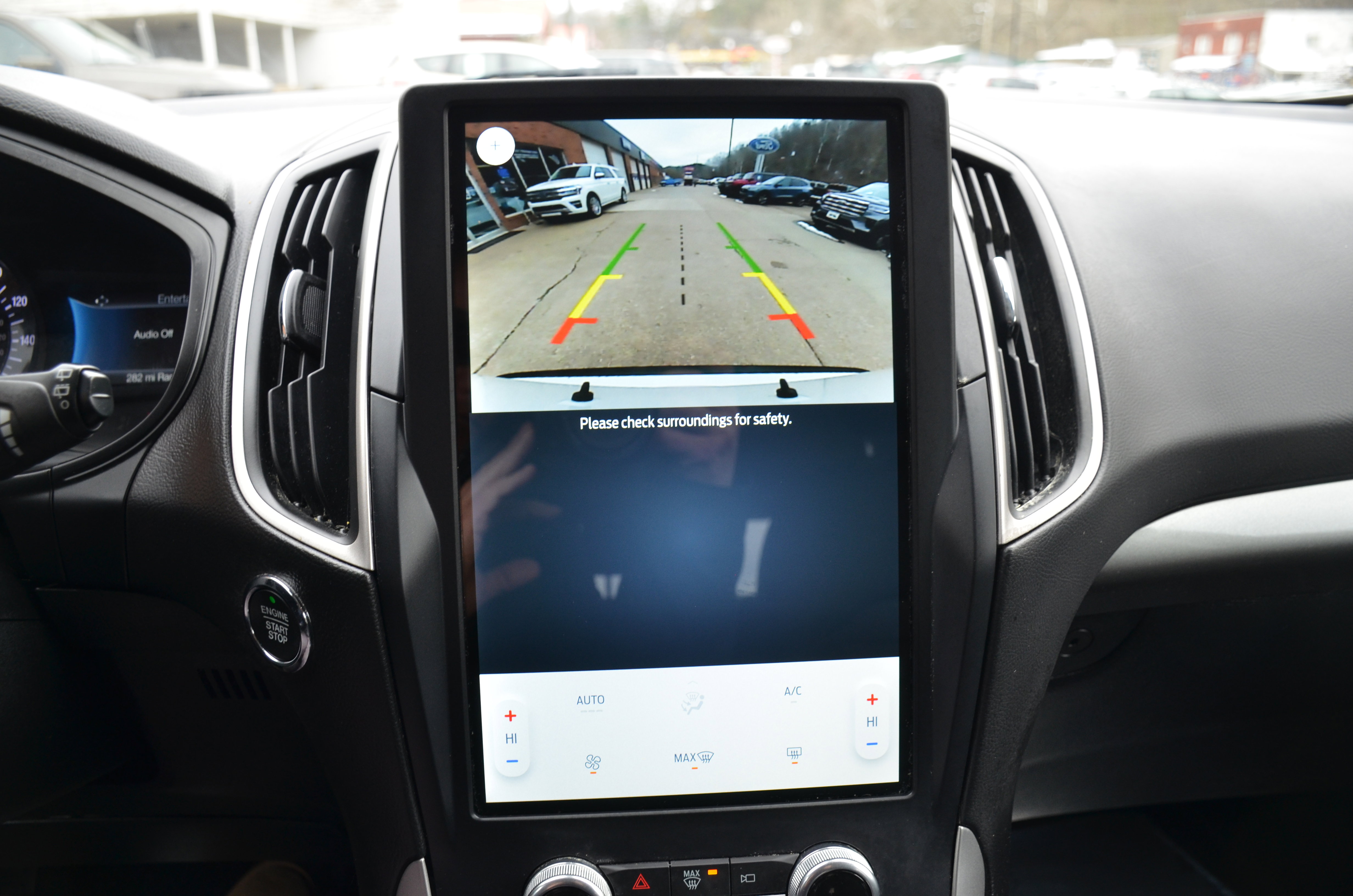 Used 2022 Ford Edge SE AWD/4WD image 11
