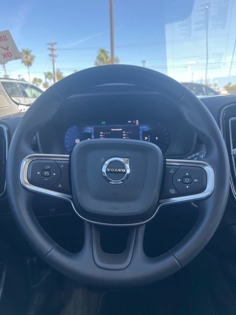 Used 2025 Volvo XC40 B5 Core image 11