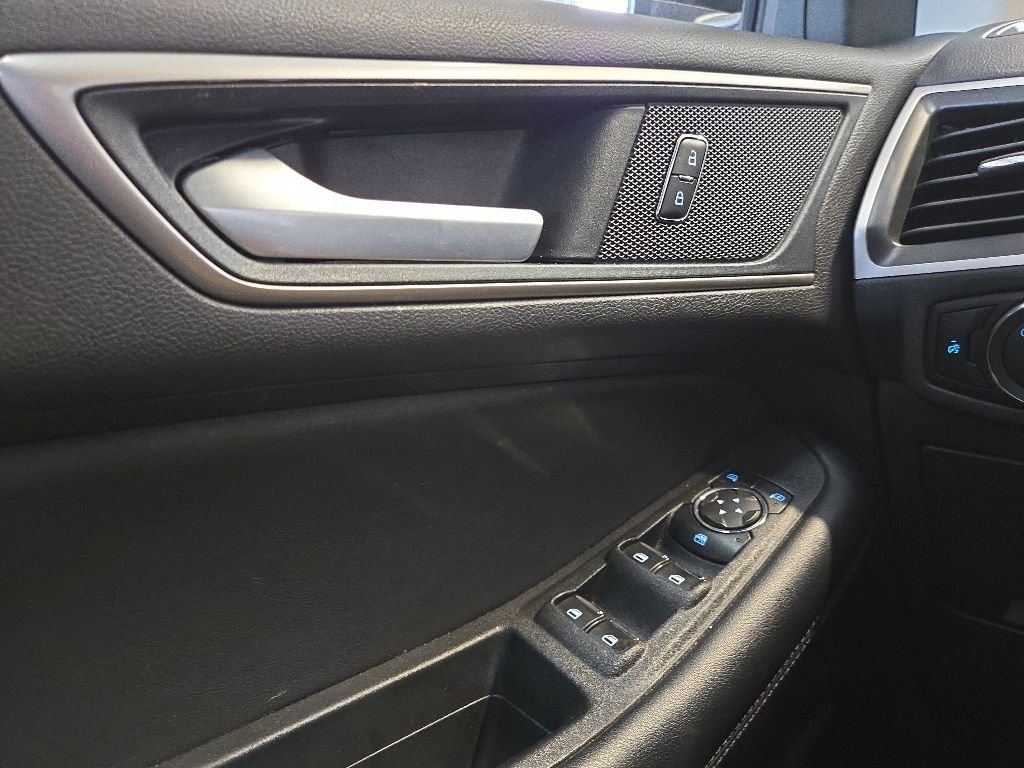 Used 2024 Ford Edge SEL AWD/4WD image 23