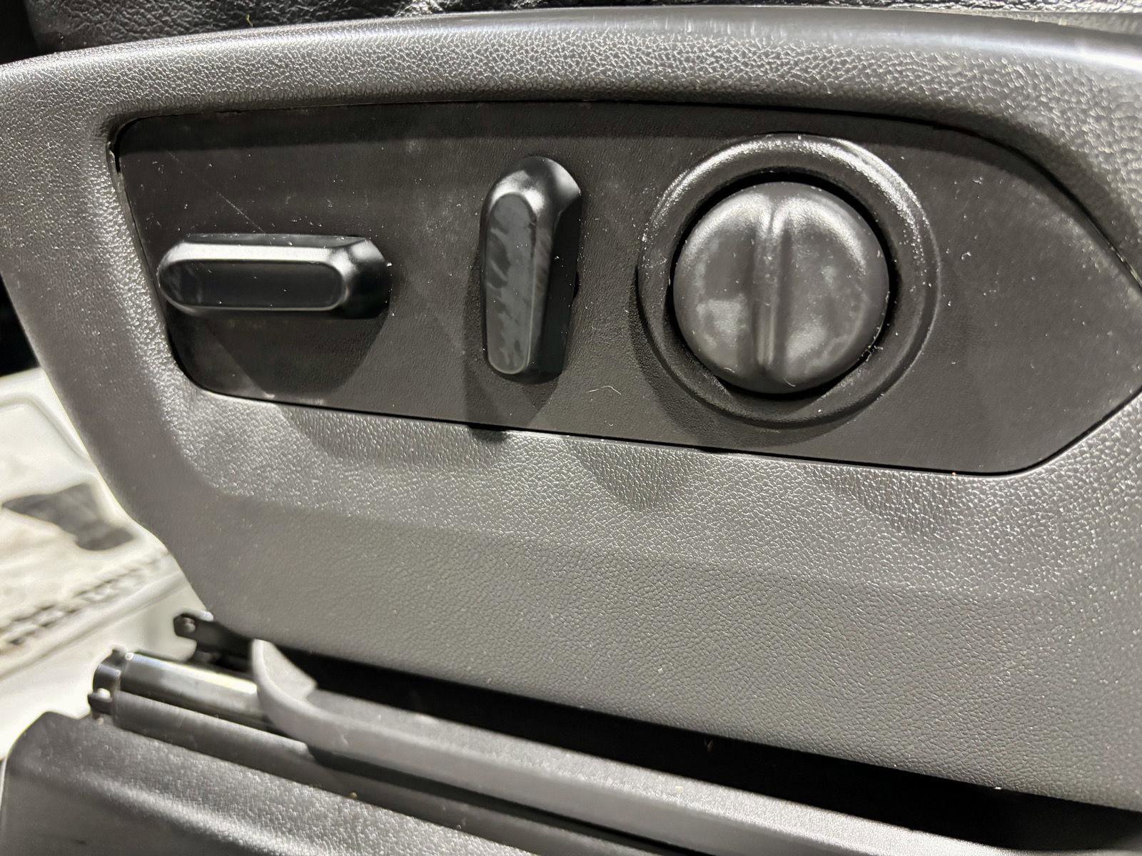 Used 2020 Chevrolet Silverado 3500 LT w/ Convenience Package image 17