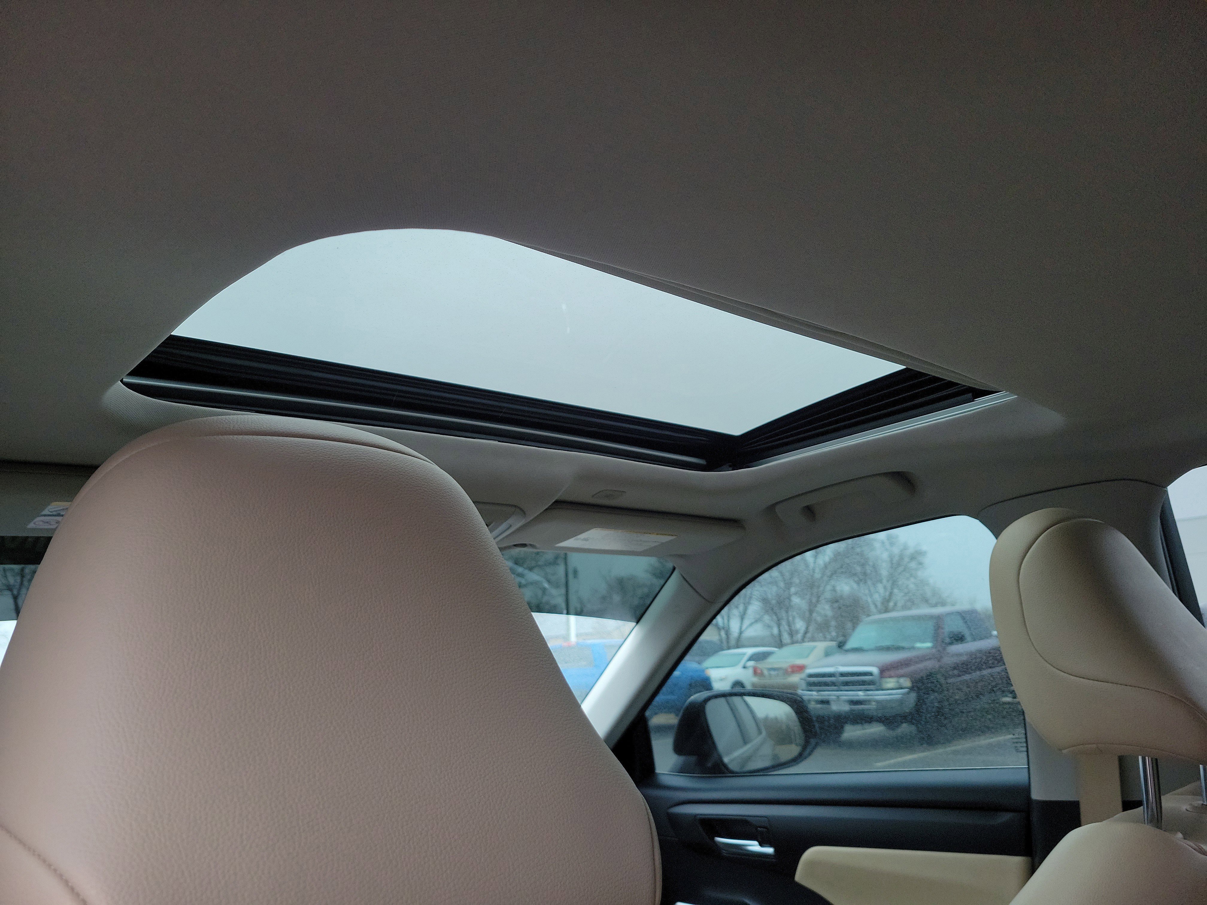 Used 2024 Toyota Highlander XLE image 12