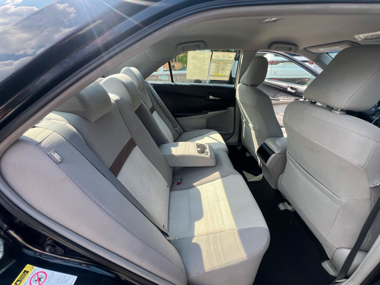 Used 2012 Toyota Camry LE FWD image 12