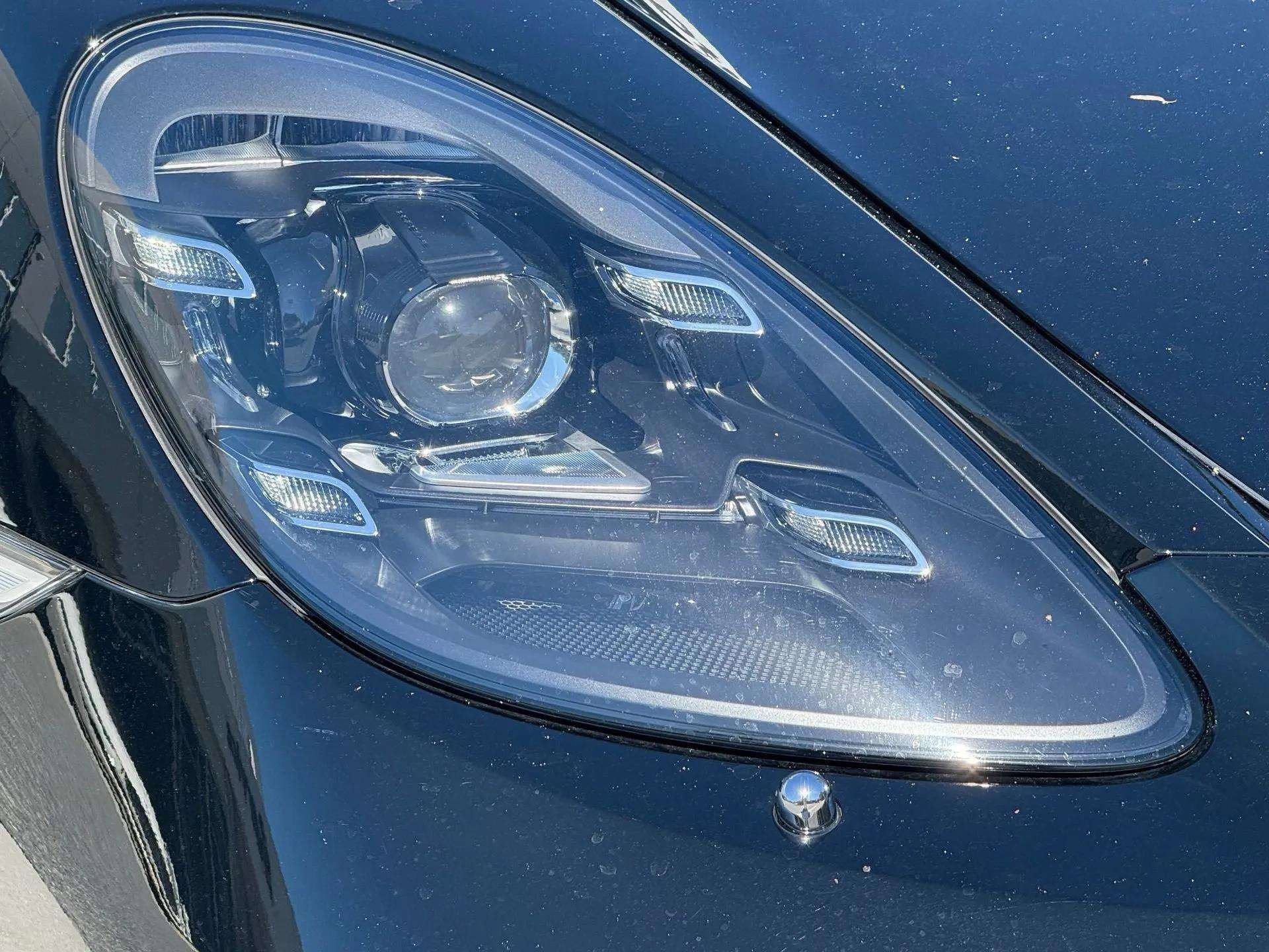 Used 2024 Porsche 718 Cayman w/ Sport Chrono Package image 9