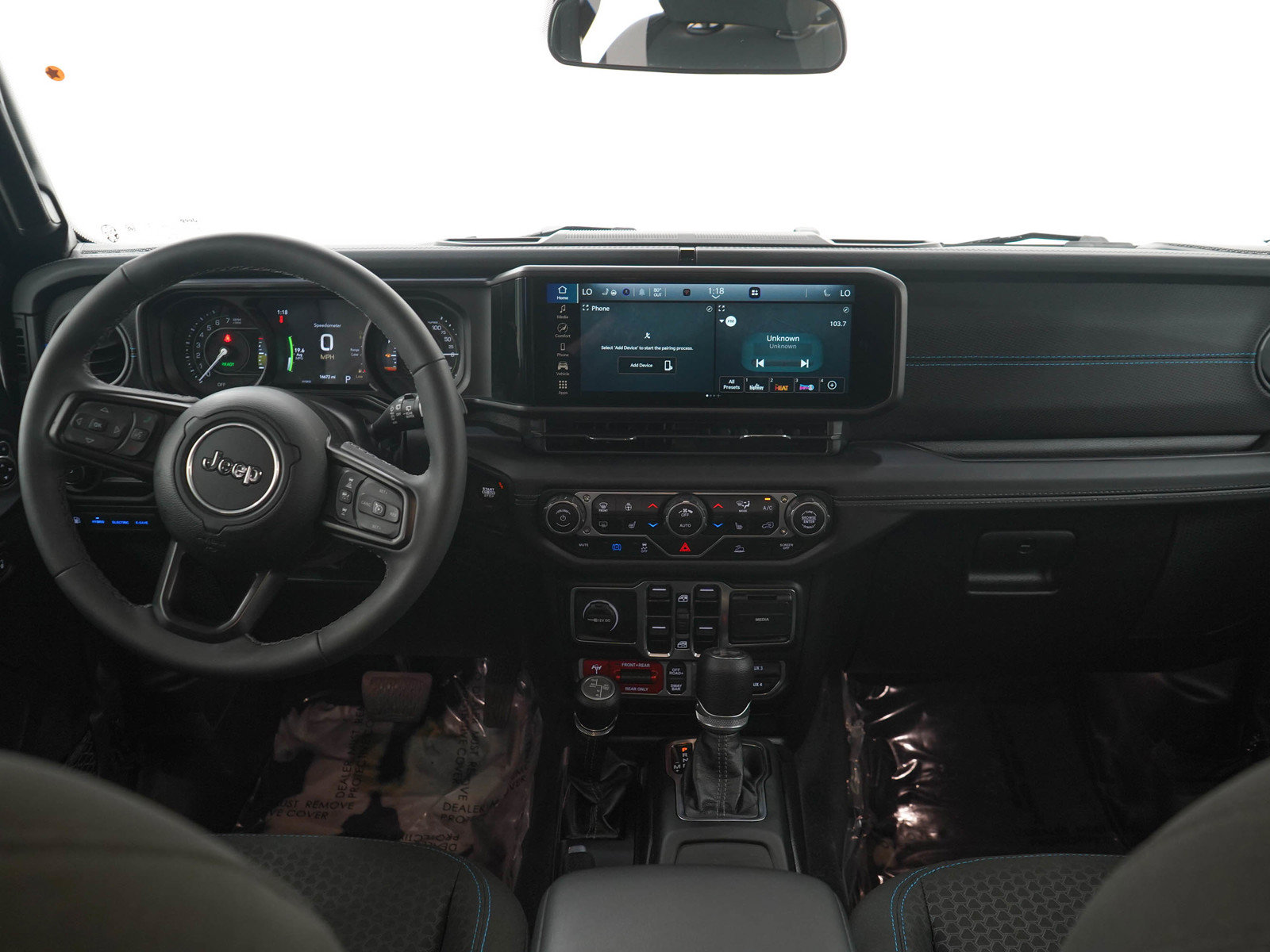 Used 2025 Jeep Wrangler Unlimited Rubicon 4xe w/ Convenience Group AWD/4WD image 15