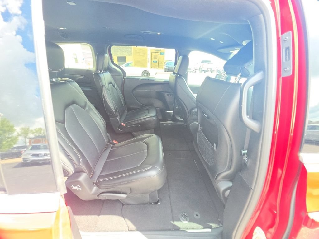 Used 2025 Chrysler Pacifica Select FWD image 26