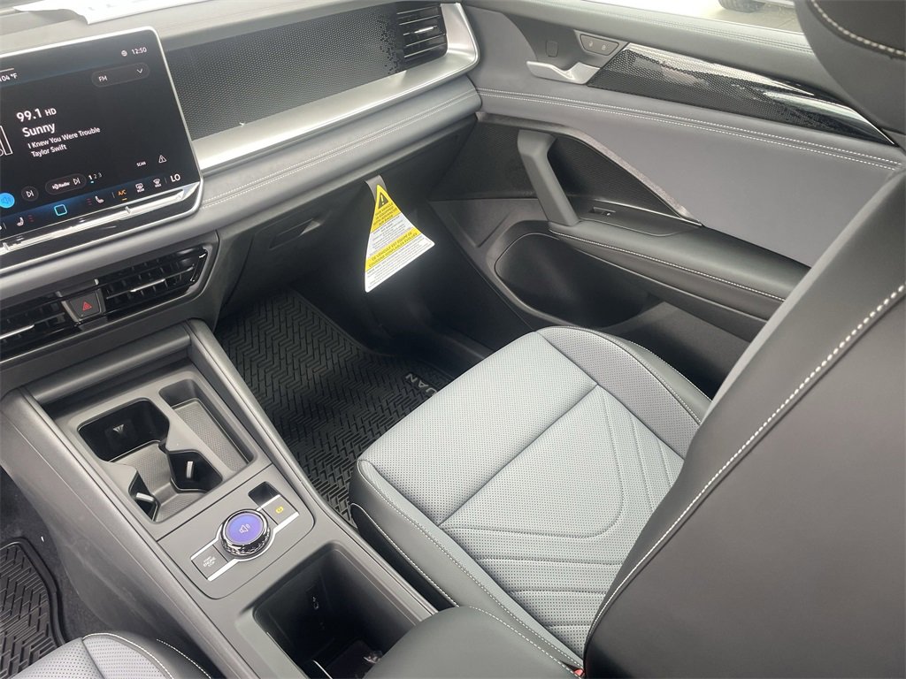 New 2025 Volkswagen Tiguan SE R-Line image 29